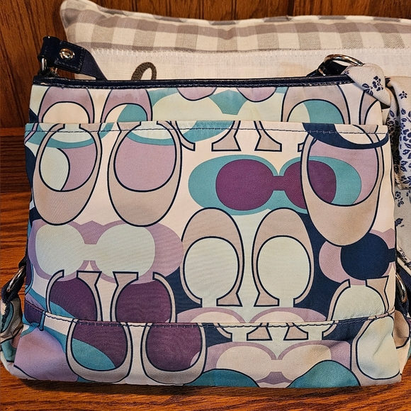 EUC Coach Kyra Nylon Daisy Scarf Women's Crossbody  Bag With Hangtags - Picture 2 of 12